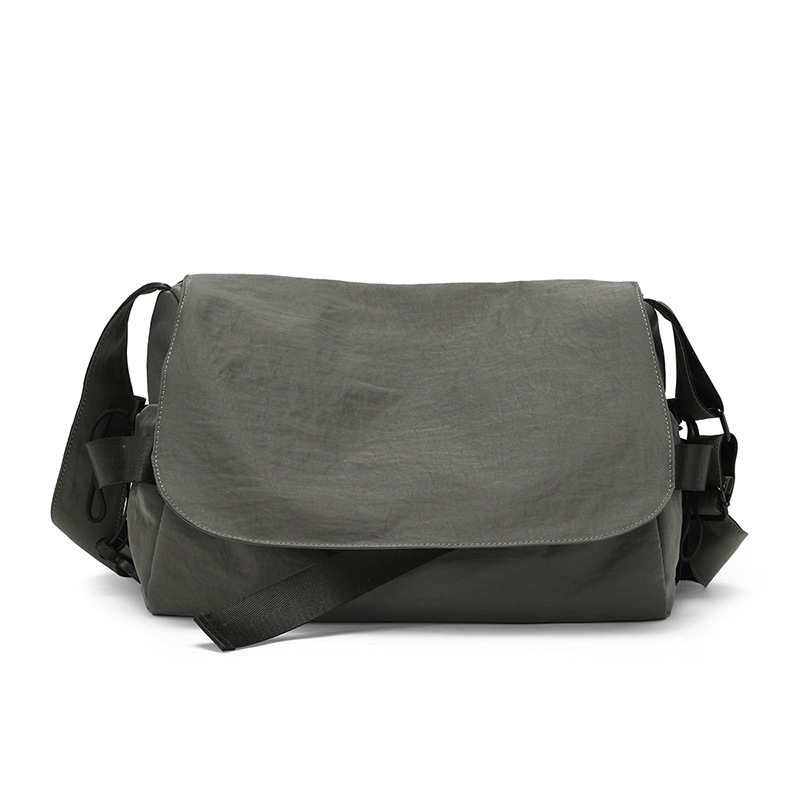 Férfi vállon átvetős táska - Nagy kapacitás, Utcai stílus, Napi használat (Vízlepergető anyag; Poliészter bélés; Légáteresztő; Száraz-nedves elválasztás)