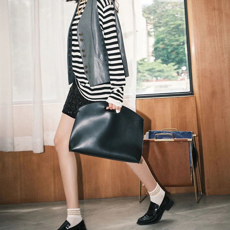 Üzleti ingázáshoz való laptop táska - PU bőr, kézitáska, függőleges négyzet alakú forma, belső zseb a telefon számára, közepes keménység