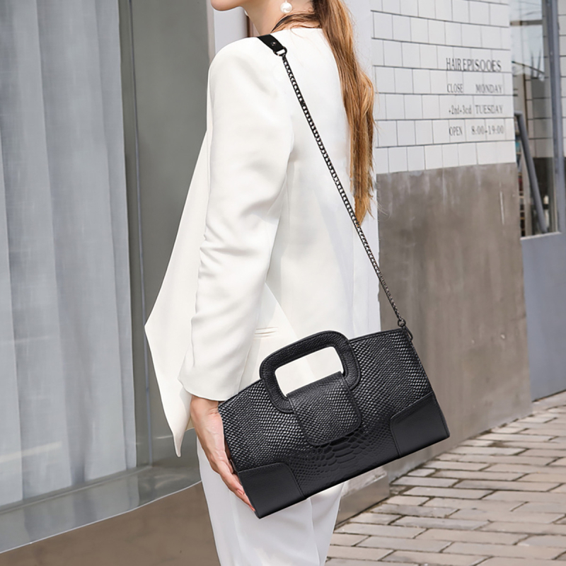 Seammer női valódi bőrből készült crescent formájú táska, cipzáros zárás, rejtett zseb és ID-kártya rekesz, vízszintes négyszögletes forma