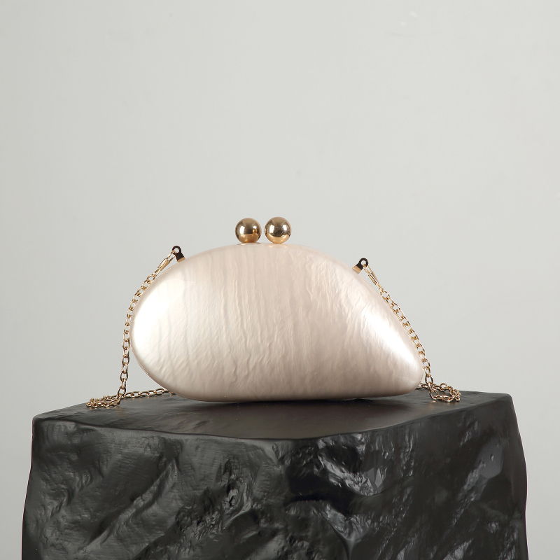 Акрилна дамска вечерна чанта през рамо с верижка, охлювоподобна форма (магнитно закопчаване; овална форма; полиестерна подплата; джоб за телефон и ID)