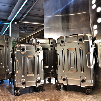 Oubao Ανδρική βαλίτσα με τεχνολογικά εμπνευσμένο σχέδιο, εξωτερικό PET+PE, εσωτερική επένδυση ABS+PC, κλείδωμα και περιστρεφόμενοι τροχοί