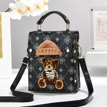 Omifei PU чанта за рамо в уличен стил с цип и ламиниран вътрешен джоб