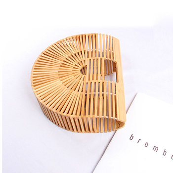 Χειροποίητη τσάντα μπαμπού, ημικυκλικό σχήμα, υφαντή από μπαμπού και ρατάν, Άνοιξη 2024