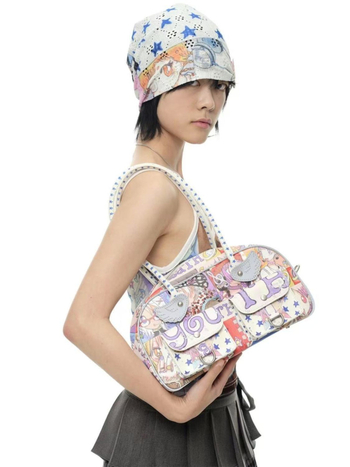 Koreai Youthbath × Oliwa Boston táska – PU anyag, vízszintes négyszögletes forma, zipzár, poliészter bélés, dupla vállpánt