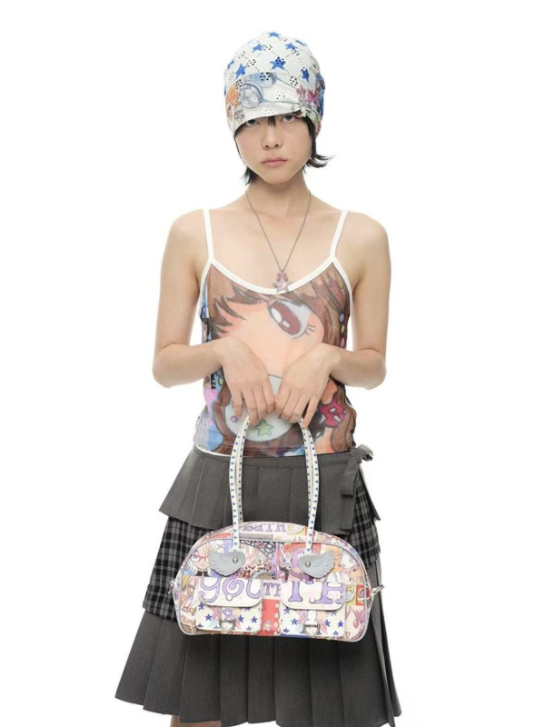 Koreai Youthbath × Oliwa Boston táska – PU anyag, vízszintes négyszögletes forma, zipzár, poliészter bélés, dupla vállpánt