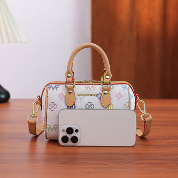 Geantă crossbody cilindrică, PVC, închidere cu fermoar, buzunar interior cu fermoar, stil street fashion