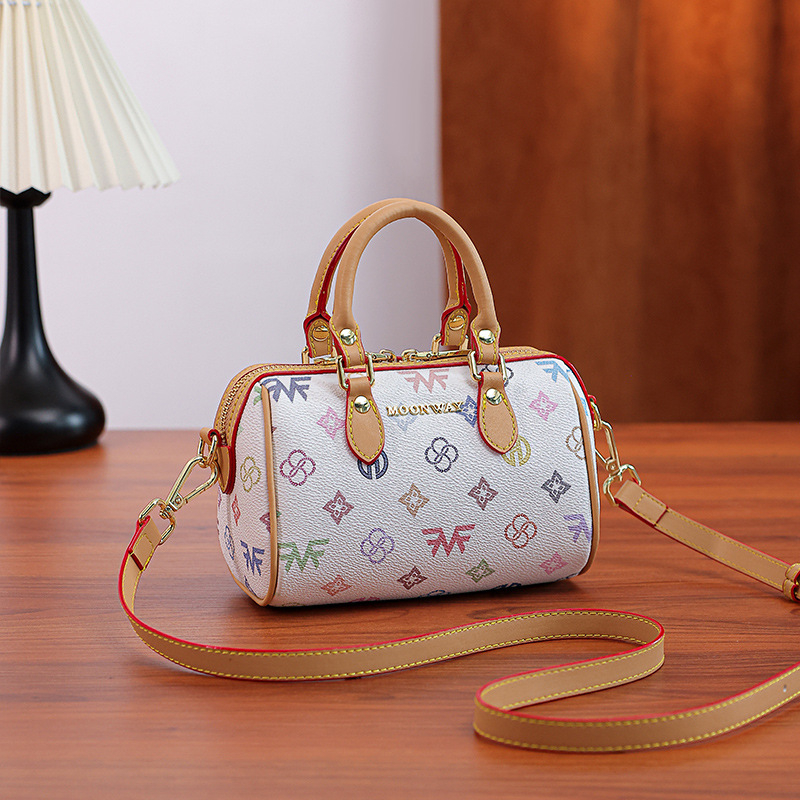 Geantă crossbody cilindrică, PVC, închidere cu fermoar, buzunar interior cu fermoar, stil street fashion