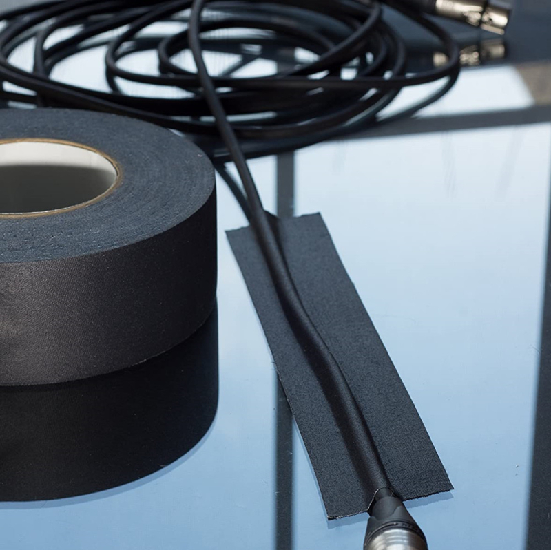 Gaffers juosta – matinis audinio pagrindas, atspari vandeniui, lengvai plyšta; skirta scenai ir fotografijos įrangai; 80–100°C