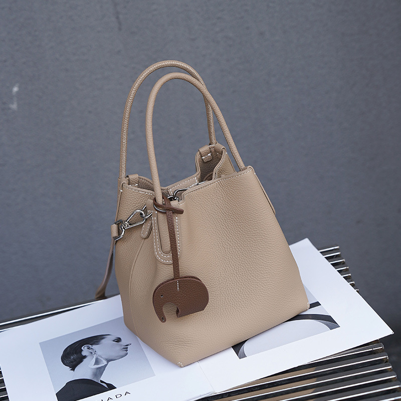 Чанта от първокласна телешка кожа | чанта-кошничка в стил кошница за зеленчуци, магнитно закопчаване, вътрешен джоб с цип, една презрамка