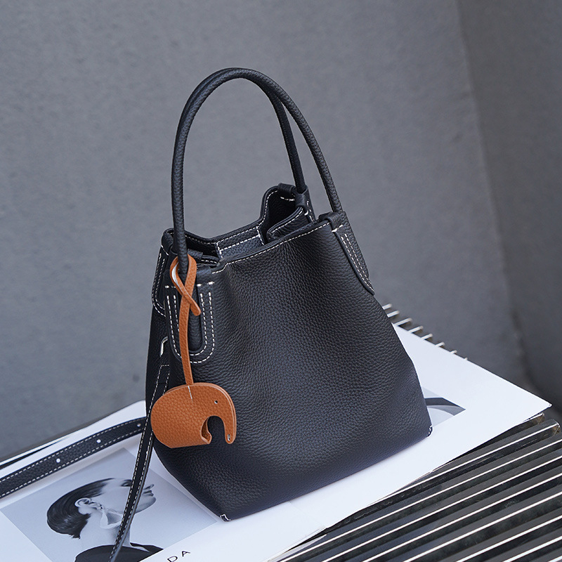 Чанта от първокласна телешка кожа | чанта-кошничка в стил кошница за зеленчуци, магнитно закопчаване, вътрешен джоб с цип, една презрамка