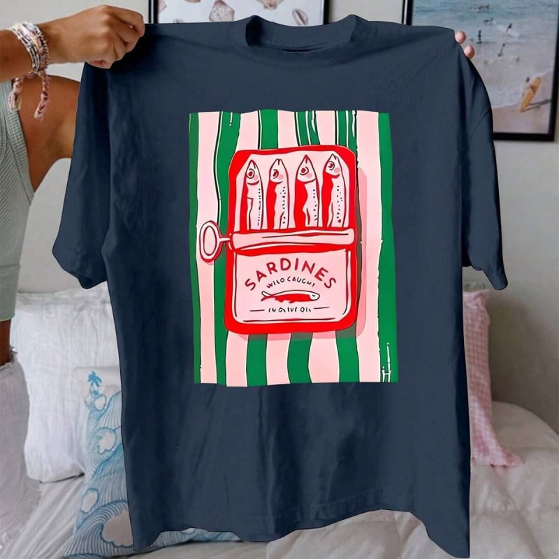 Tricou damă din bumbac cu imprimeu sardine, guler rotund, mâneci scurte, croială lejeră