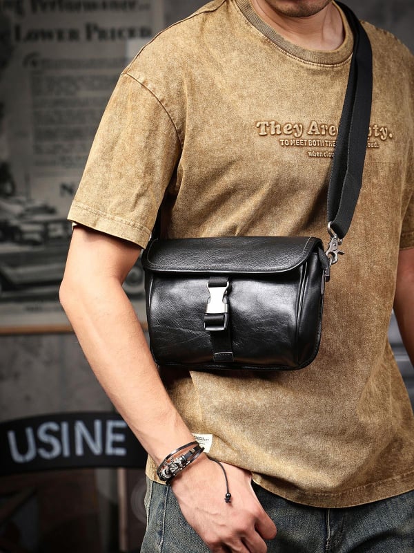 Geantă crossbody pentru bărbați din piele naturală, piele top-layer de vită, model monocrom, căptușeală poliester-bumbac, toamnă 2024