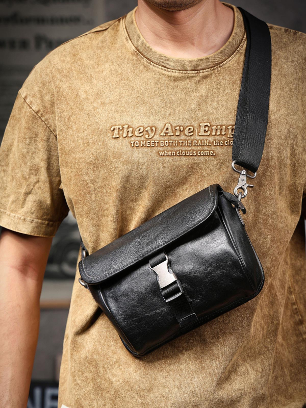 Geantă crossbody pentru bărbați din piele naturală, piele top-layer de vită, model monocrom, căptușeală poliester-bumbac, toamnă 2024