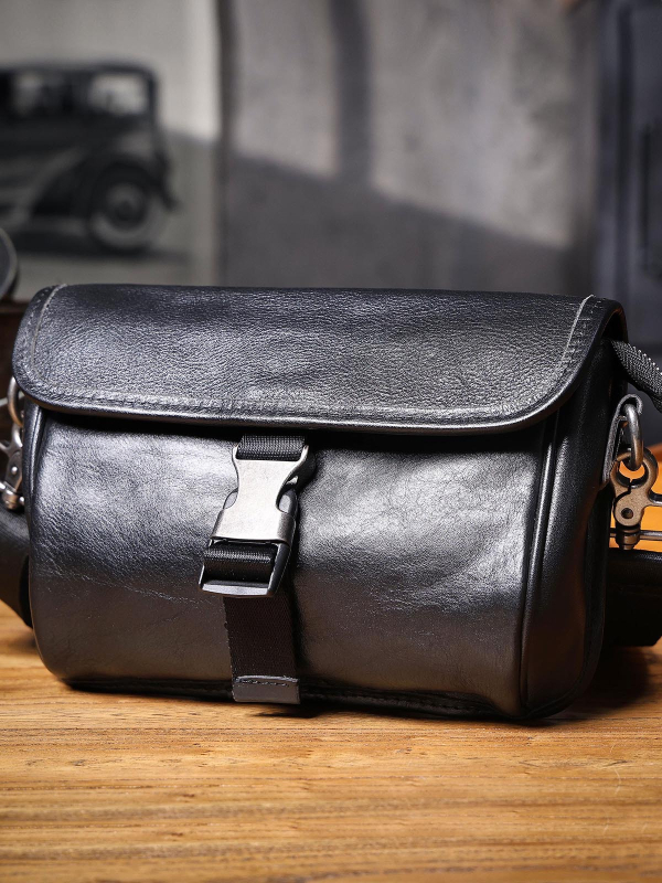Geantă crossbody pentru bărbați din piele naturală, piele top-layer de vită, model monocrom, căptușeală poliester-bumbac, toamnă 2024