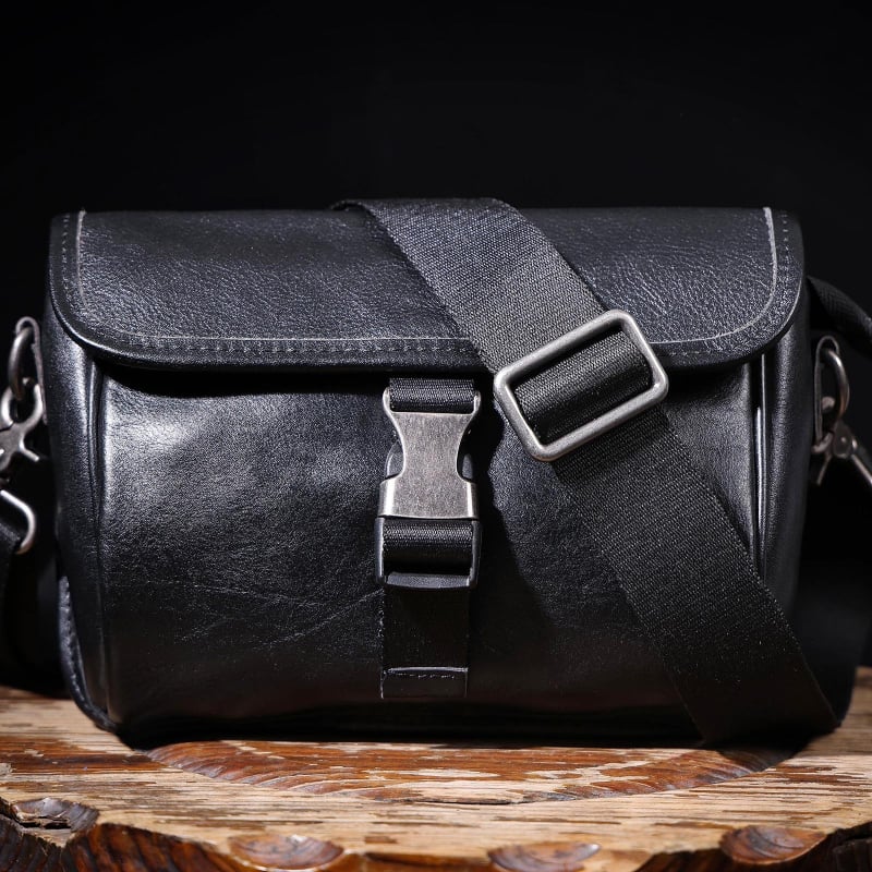 Geantă crossbody pentru bărbați din piele naturală, piele top-layer de vită, model monocrom, căptușeală poliester-bumbac, toamnă 2024
