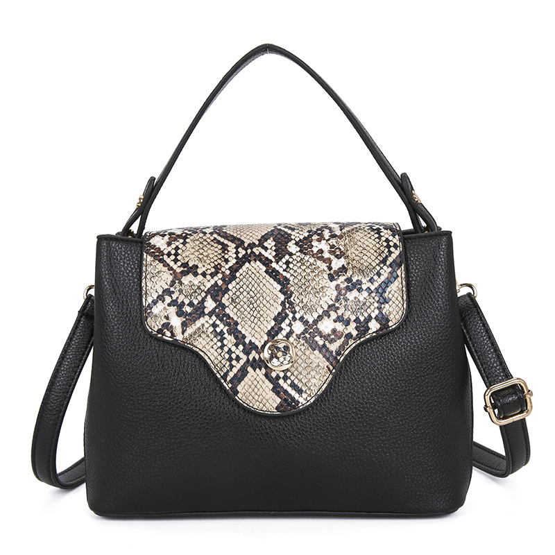 PU műbőr kígyó mintás női kézitáska, függőleges négyszöges forma, zárás fedéllel, külső táska fedéllel, poliészter bélés, belső rekeszek: zipzáras rekesz, telefonrekesz, ID rekesz
