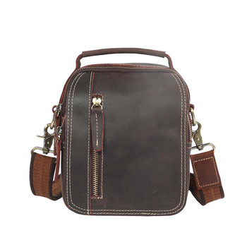 Мъжка чанта през рамо от естествена кожа – горен слой телешка кожа, хоризонтална квадратна форма, затваряне с цип, вътрешни джобове: цип, джоб за телефон и джоб за лична карта
