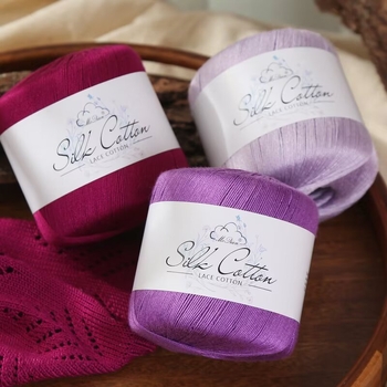 Dadi adīta dzija rokdarbiem — worsted, grupas diegs, ķemēta