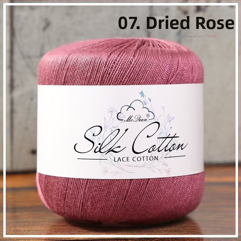 Dadi adīta dzija rokdarbiem — worsted, grupas diegs, ķemēta