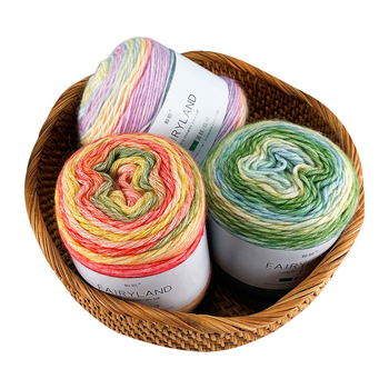 Βαμβακερή κλωστή cake-line με gradient βαφή για πλέξιμο (Τεχνική: worsted; Μορφή κλώνου: σφαίρα/τροχός; Προέλευση: Επαρχία Χεμπέι, νομός Λιξιάν; Κύρια χρήση: πλέξιμο)