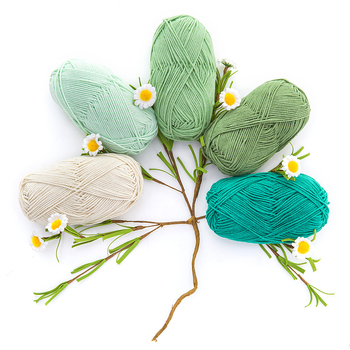 Mezgamas lėlių pledas, rankų darbas, keturių siūlų medvilnės siūlas mišinys (60% Xinjiang medvilnė, 40% akrilas); 2.6 NM, 4 siūlai, 50 g