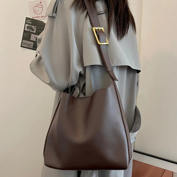 PU anyagú vödör táska, vízszintes négyzet alakú forma, mágneszár, Butterfly Dance márka