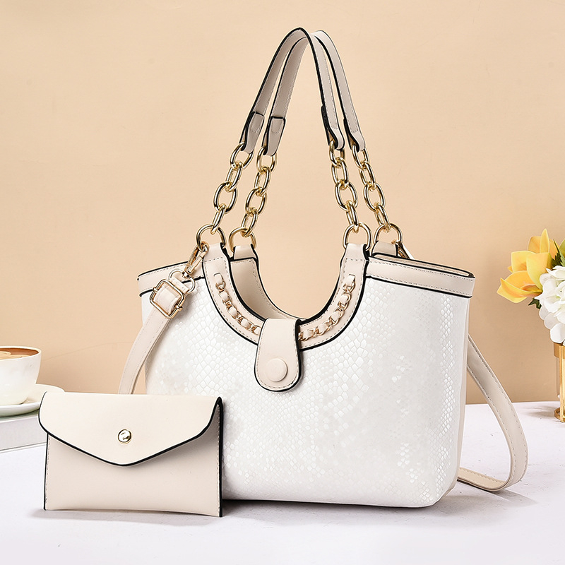 Koreai stílusú divat válltáska, nyár 2025: függőleges négyszögletes siluett, cipzáros nyitás, PU anyag, PU bélés, belső zsebek (cipzáros rekesz, telefon rekesz, ID rekesz)