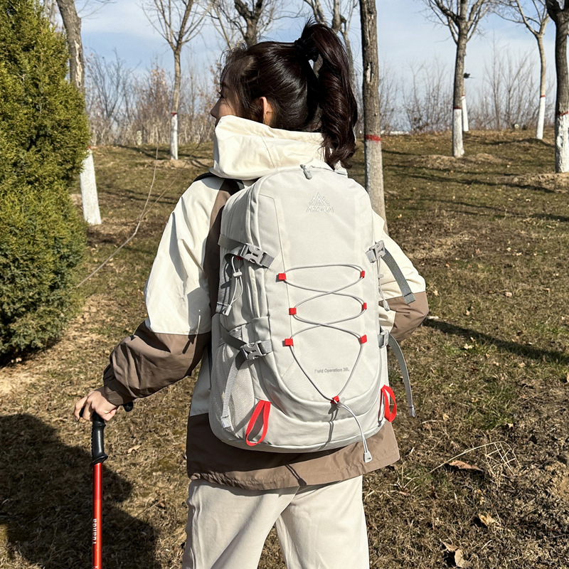 Ultra lengvas sportinis kuprinė su oro pagalvėmis dirželiais ir poliesterio pamušalu, skirta alpinizmui ir dviračių mėgėjams