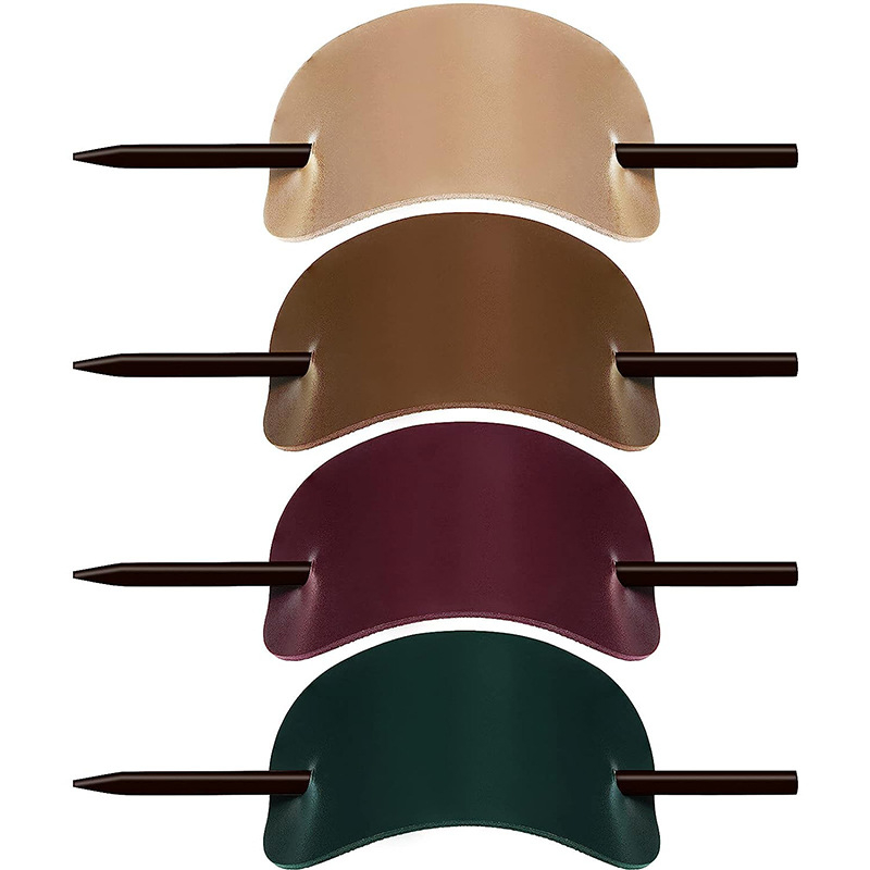 Retro geometrinis dirbtinės odos plaukų segtukas su ovaliu klipu ir mediniu koteliu; medžiaga: dirbtinė oda; stilius: retro; stilizavimas: geometrija; įpakavimas: atskiras įpakavimas; pritaikymas: taip