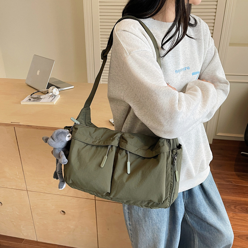 Női Tote táska utcai divat stílusban, nylonból, vízszintes négyzet alak, cipzáras nyitás