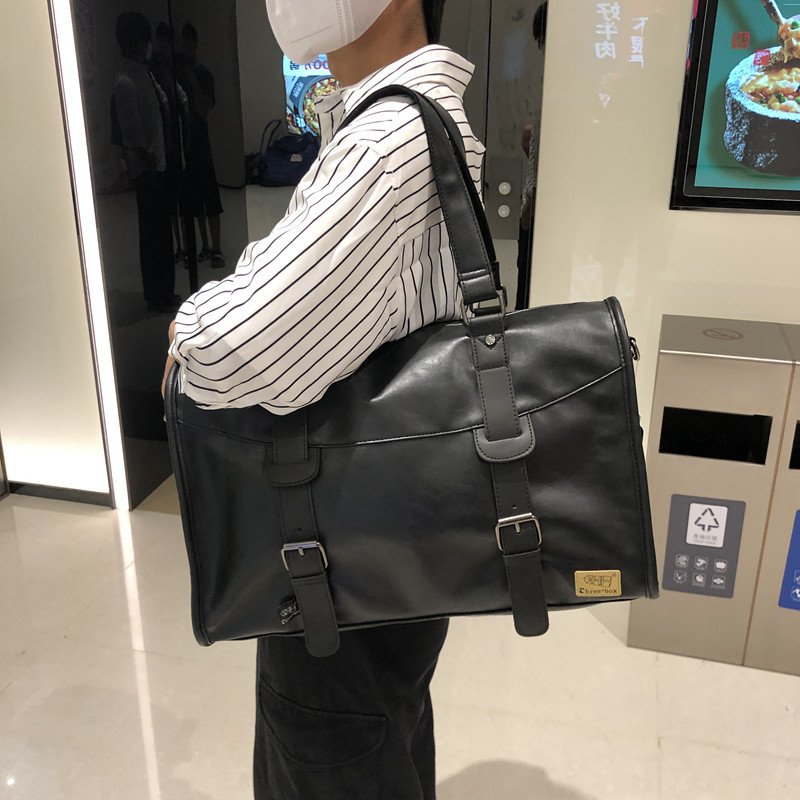 Férfi válltáska — Crossbody stílus, Szintetikus bőr, 15 hüvelykes laptophoz, Üzleti utazáshoz