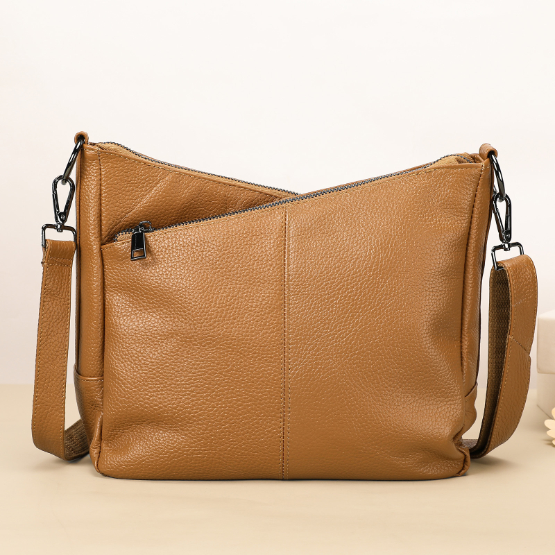 Valódi bőr keresztbody táska, kis négyzetes formájú, első réteg marhabőrből, dupla vállpánt, cipzáras zseb