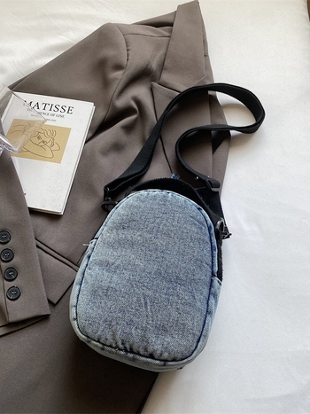 Geantă din denim, tip bucket, cu șnur, căptușeală din nylon, buzunar intern pentru telefon