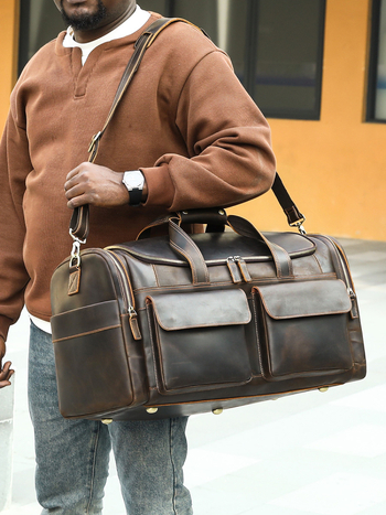 Marunte férfi bőr utazótáska keresztpánttal, Crazy Horse bőr, 36–55 L kapacitás, poliészter bélés