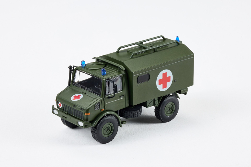 Mcdi Unimog U1300L офроуд спасителен RV модел автомобил, сплавно тяло, мащаб 1:64, ръчно управление