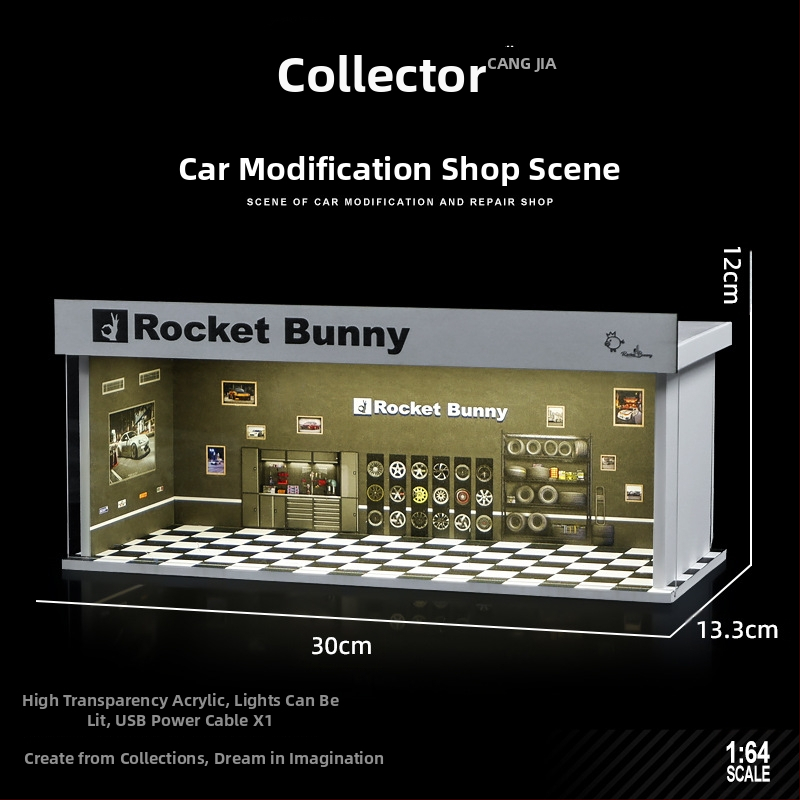 1:64 mēroga auto modelis izstādīšanai PVC kastē ar garāžas ainu un apgaismojumu; montāža nepieciešama; pielāgojams pēc zīmējumiem