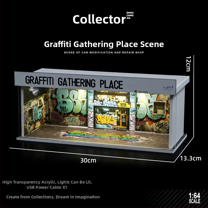 1:64 mēroga auto modelis izstādīšanai PVC kastē ar garāžas ainu un apgaismojumu; montāža nepieciešama; pielāgojams pēc zīmējumiem