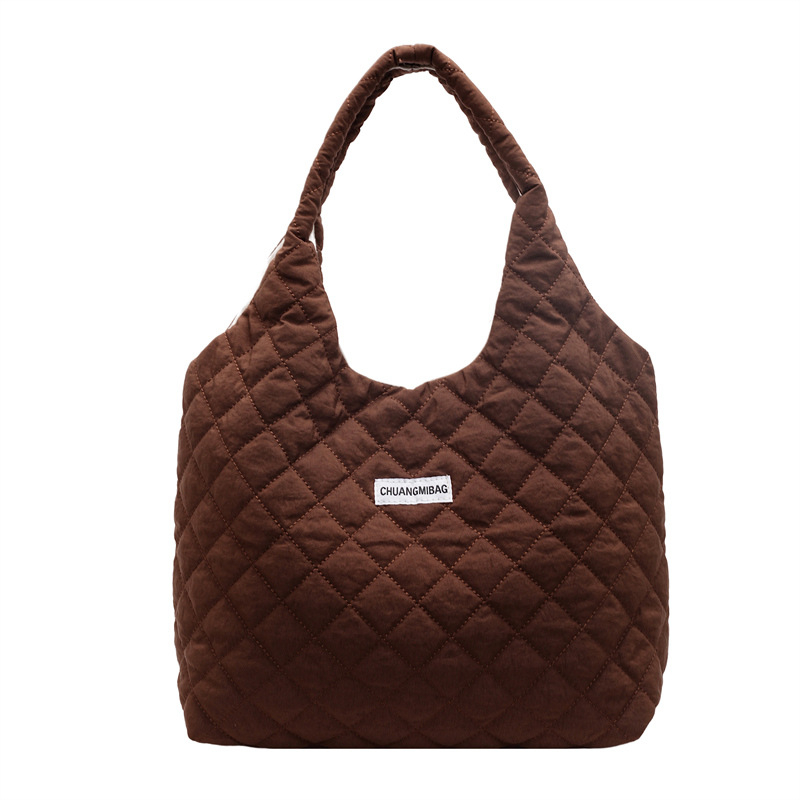 Táska – városi egyszerű stílus, nylon anyag, vízszintes négyzet alakú forma, nyitott felső rész, poliészter bélés, belső zsebek telefonra és ID-kártyára, téli szezon 2024