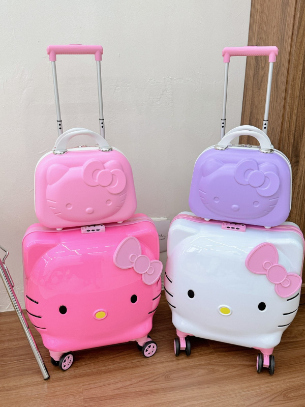 Sanrio gyerekeknek szóló trolis bőrönd – rajzfilm minta, PC anyag, bővítés, cipzáras nyitás, univerzális kerekek, súly 2,6 kg