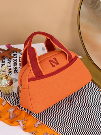 Козметична чанта с голям капацитет и платнена конструкция, водоустойчива, ултралека, износоустойчива и с разделение между сухото и мокрото.