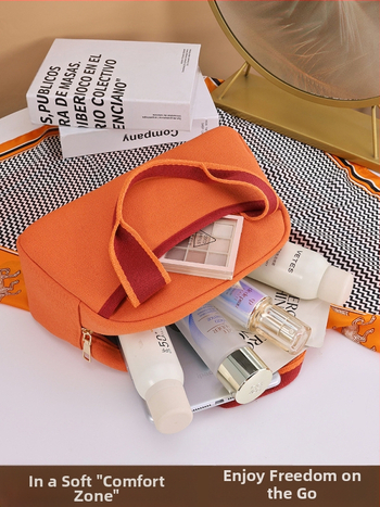 Козметична чанта с голям капацитет и платнена конструкция, водоустойчива, ултралека, износоустойчива и с разделение между сухото и мокрото.