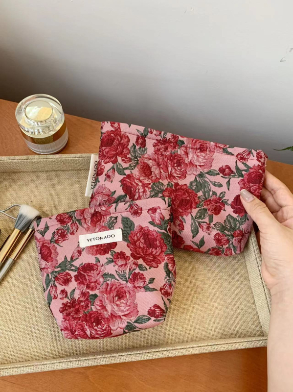 Дамска козметична чанта-клач: полиестер, флорален жакард, подплата платно, марка YETONADO