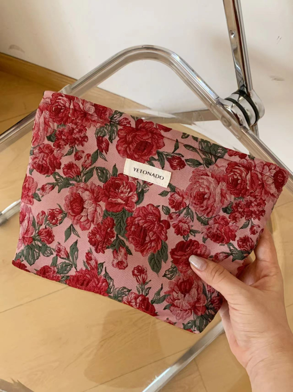 Дамска козметична чанта-клач: полиестер, флорален жакард, подплата платно, марка YETONADO