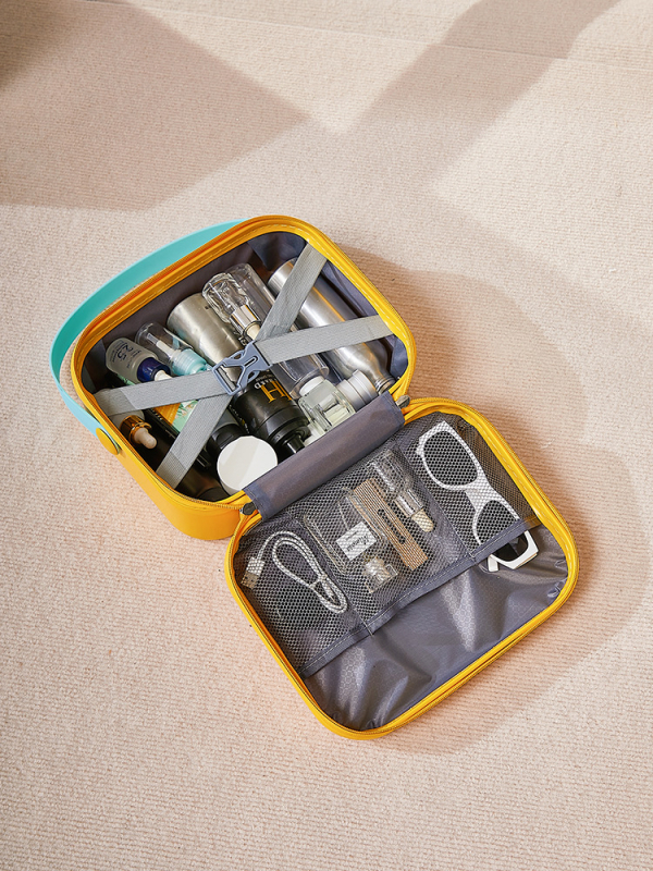 Hordozható kozmetikai táska utazáshoz (ABS anyag, vízálló, rendkívül könnyű, cipzáros nyitás, univerzális kerekek)