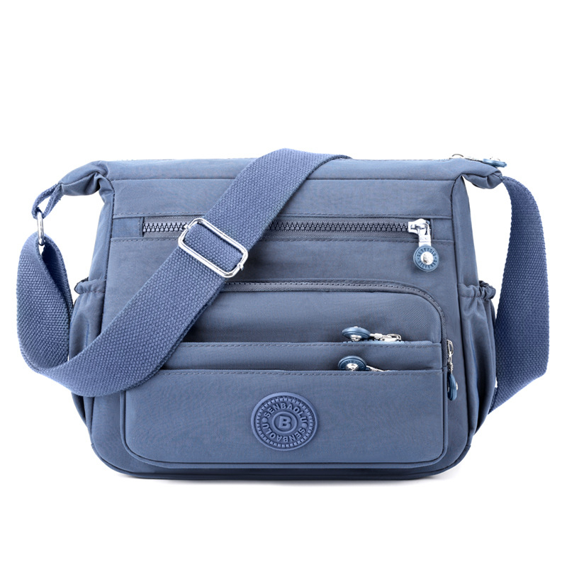 Дамска чанта през рамо с голям обем, изработена от найлон, цип за затваряне, подплата полиестер, множество вътрешни джобове