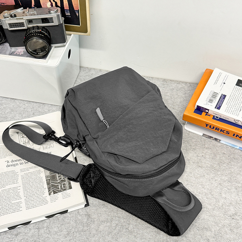 Férfi keresztbody mellény táska – poliészter, szabadidő utazási stílus, egyszínű mintázat, bélés poliészter, 2025 tavasz