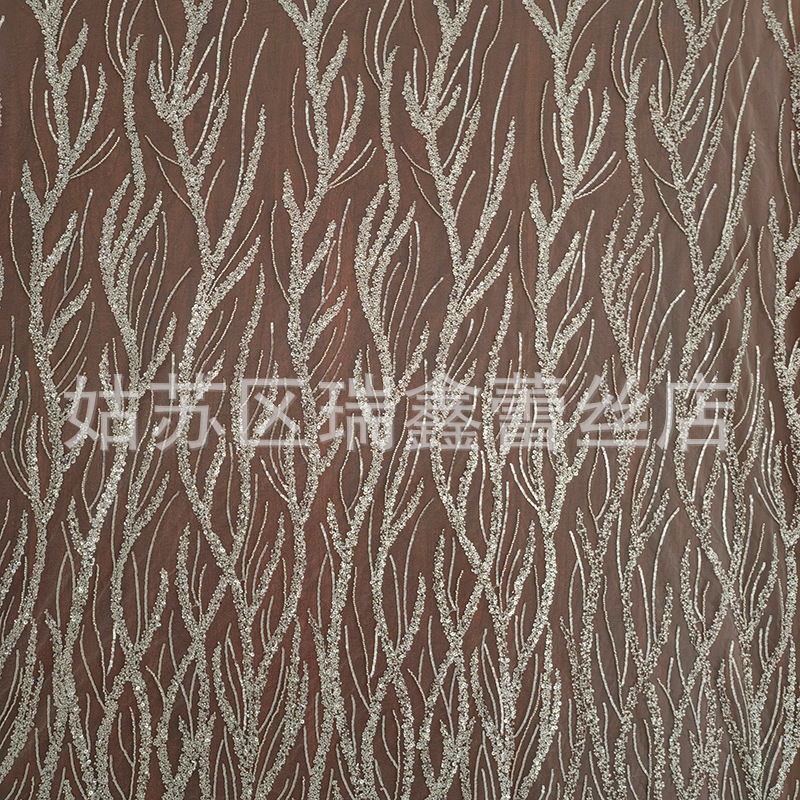 Siuvinėta nėrinių applikacija su karoliukais vestuvinei suknelei (100% poliesteris, Mada drabužiai, Prekės ženklas: Ruixin lace, Kokybės standartas GB)