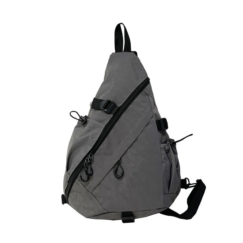 Τσάντα στήθους crossbody με street style, ύφασμα Oxford, επένδυση νάιλον, κάθετη τετράγωνη μορφή, φερμουάρ.