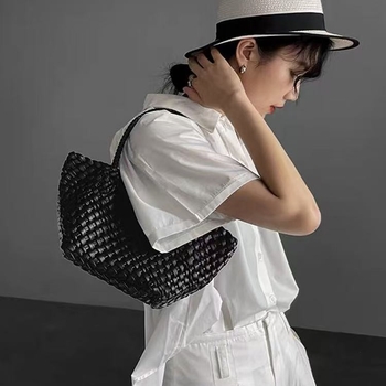 Két darabos női táskakészlet: dumpling alakú bucket bag, városi stílus, PU anyag, poliészter bélés, mágneszár