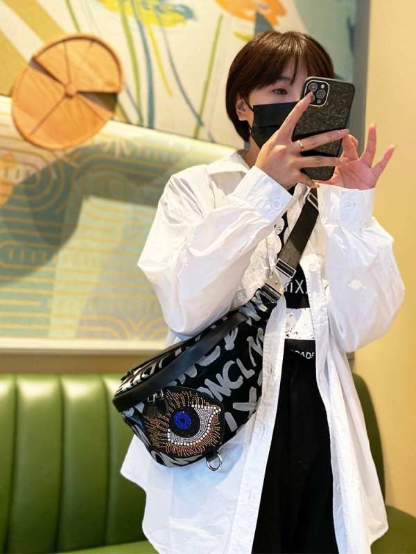 Чанта през кръст от Oxford плат, цип за отваряне, подплата полиестер, вътрешен джоб тип сандвич